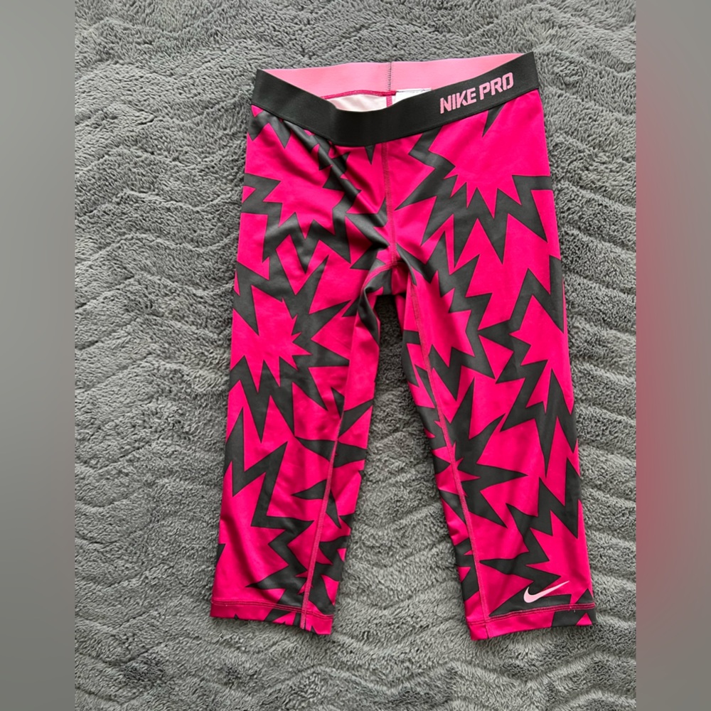Women’s small Nike Pro dri-fit capri leggings